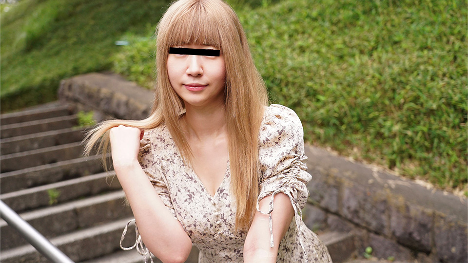 10musume 121022_01 An amateur girl who loves sex too much and decided to appear in porn for stimulation